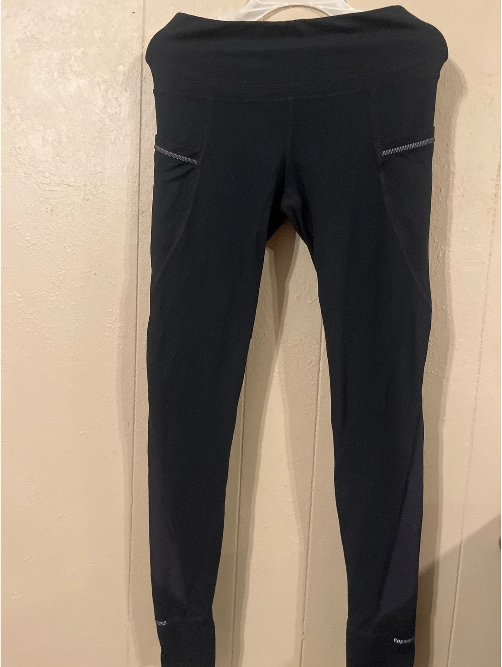 Athleta Black Athletic Leggings with Side Pockets XXS